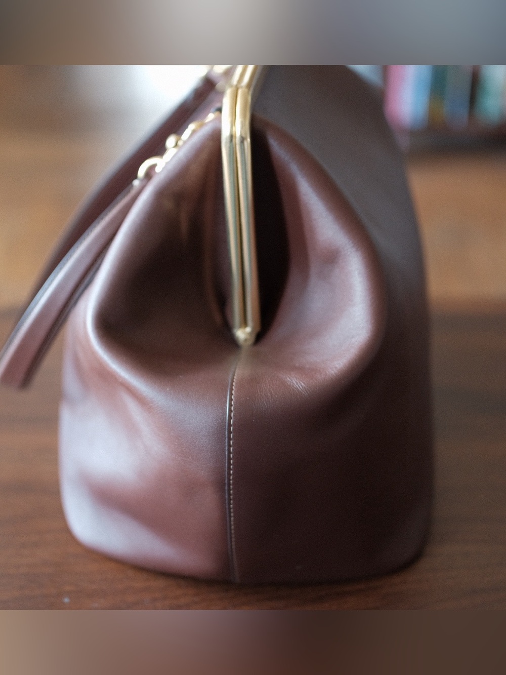 Coach XLarge Brown Leather Kiss-Lock Clutch with Gold Frame. NEVER CARRIED! - Picture 3 of 10